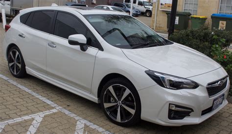 Subaru Impreza Hatchback Photos and Specs. Photo: Subaru Impreza ...