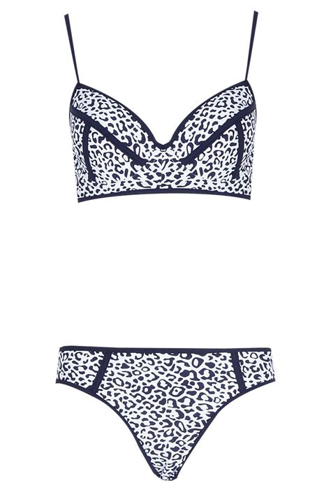 Claudia Schiffer Applies Sunscreen In A Leopard Print Bikini Daily Mail Online