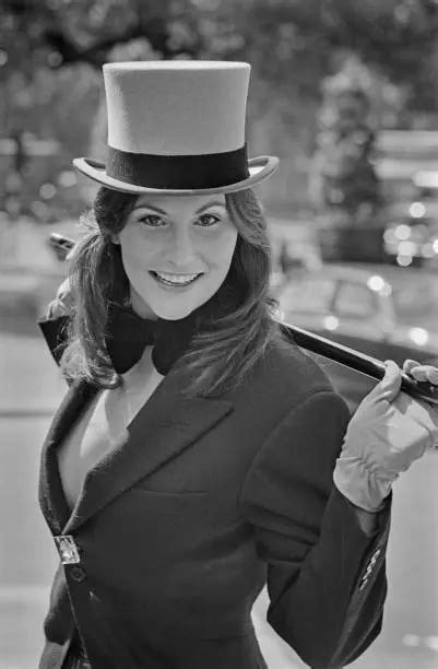 ACTRESS LINDA LOVELACE attends Royal Ascot in Berkshire 1974 OLD PHOTO
