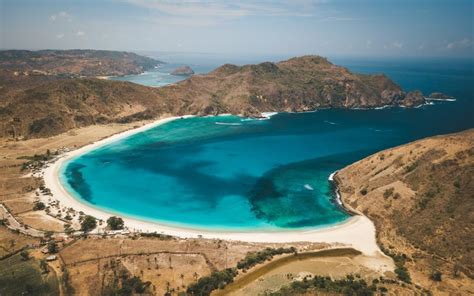 16 Amazing Beaches Near Kuta Lombok & The South Coast