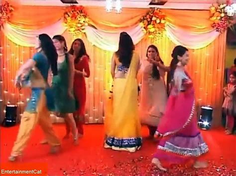 Awesome Cutest Bride Dancing On Mehndi Hd Video Dailymotion Video Dailymotion