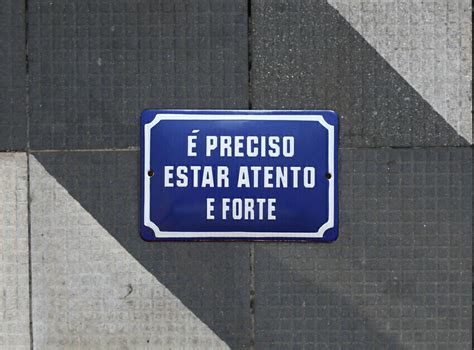 PLACA É PRECISO ESTAR ATENTO E FORTE