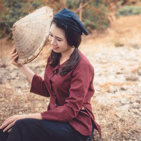 Hot girl gặt lúa lại gây thương nhớ với hình ảnh thôn nữ Người đẹp Việt Giải Trí