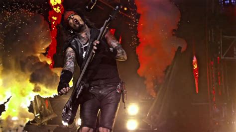 MÖTLEY CRÜE: The End - Behind The Scenes Video Clip - BraveWords