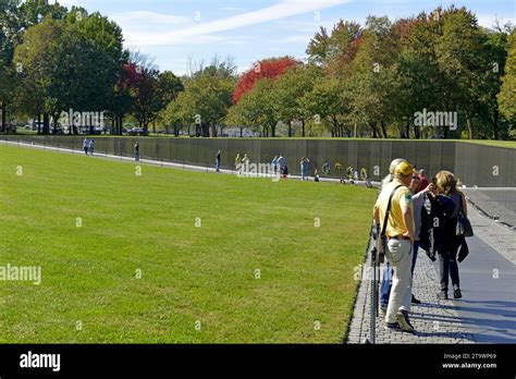 The Vietnam War Memorial wall in Washington DC Stock Photo - Alamy