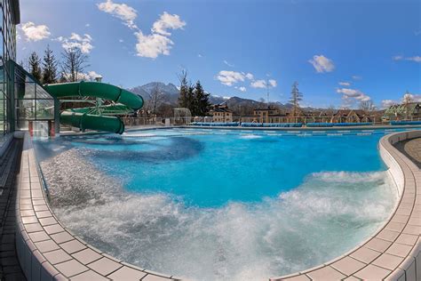 Zakopane atrakcje turystyczne w mieście i zwiedzanie gdy pada deszcz