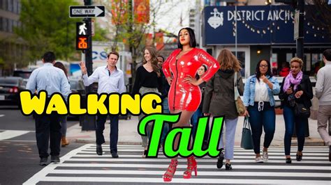 How Strangers React To A Tall Girl Tall Girl Social Experiment Tall