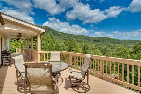 Hendersonville Retreat with Mtn Views and Deck!, Hendersonville ...