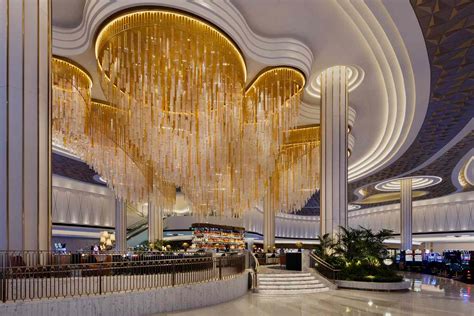 Fontainebleau Las Vegas Review This Billion Las Vegas Hotel Is The