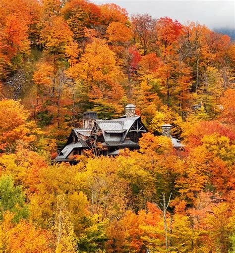 Stowe mountain resort [OC] : r/AutumnPorn