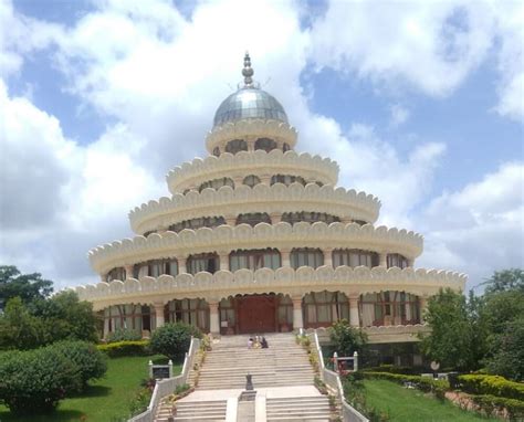 A leisurely day at the Art Of Living Ashram - Ethereal Yana