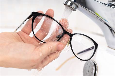 Tips On Keeping Your Eyeglass Lens Clean Care For Yoo