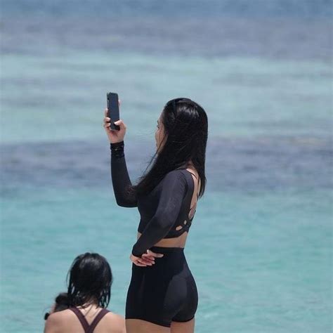 Potret Hot Lula Lahfah Body Goalsnya Bikin Jatuh Hati