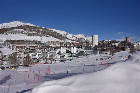 Sestriere è tornato linverno con la prima nevicata del 2023 e