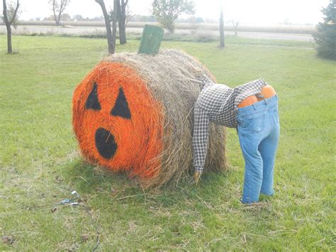 Pin By Penny White On Bales Hay Bale Fall Decor Fall Harvest Party