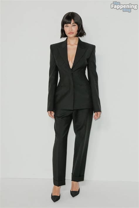 Shanina Shaik Flaunts Her Tits At The Givenchy Fashion Show Photos OnlyFans Leaked Nudes