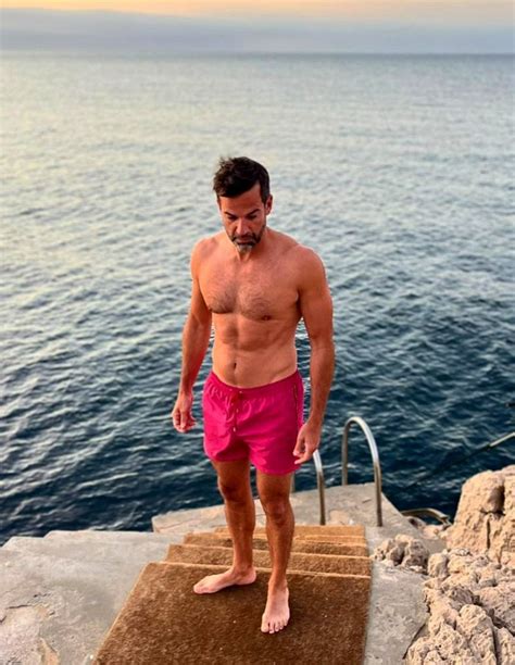 Morning Live S Gethin Jones Leaves Fans Swooning With Topless Pic After