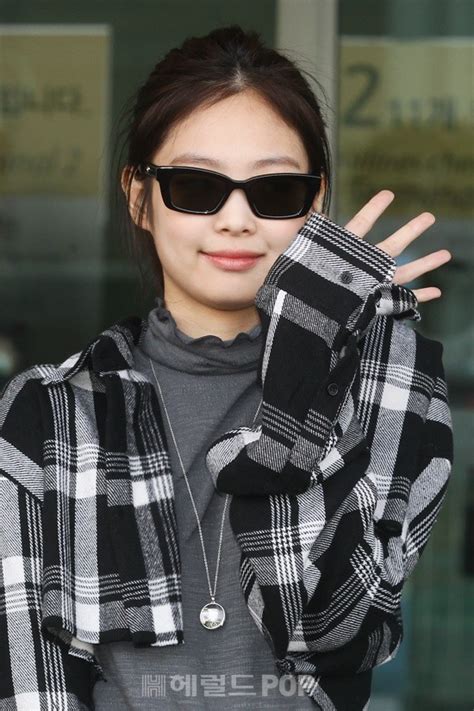 Times Blackpink S Jennie Rocked A Plaid Outfit And Looked Hot Af Koreaboo