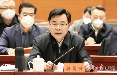 甘肃省委书记胡昌升：以等不起、慢不得的紧迫感加快复工复产群众工作疫情