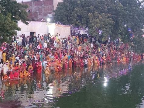 Chhath Fast Completed By Offering Arghya To The Rising Sun उगते सूर्य