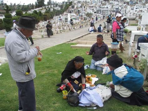 Familias Visitan La Tumbas De Sus Difuntos Si Se Puede Ecuador