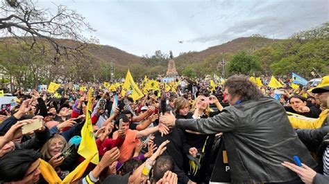 Javier Milei cerraría su campaña con caravanas de bajo perfil y un acto