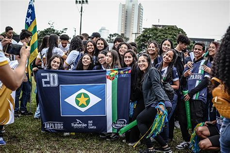 Em Clima De Festa Estudantes Da Escola Estadual Liceu Cuiabano