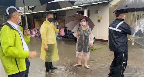 台中雨彈狂炸多處淹水 盧秀燕臉書喊話、蔡其昌衝現場 生活 自由時報電子報