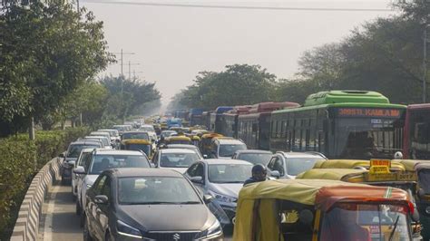 Heavy Traffic On Vikas Marg Minto Road Over Aap Bjp Protest In Delhi Check Routes To Avoid