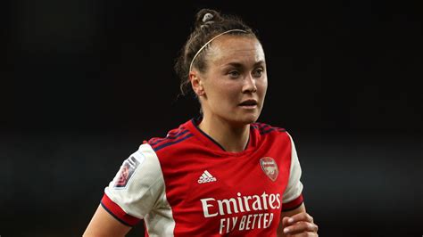 Caitlin Foord signs new Arsenal contract