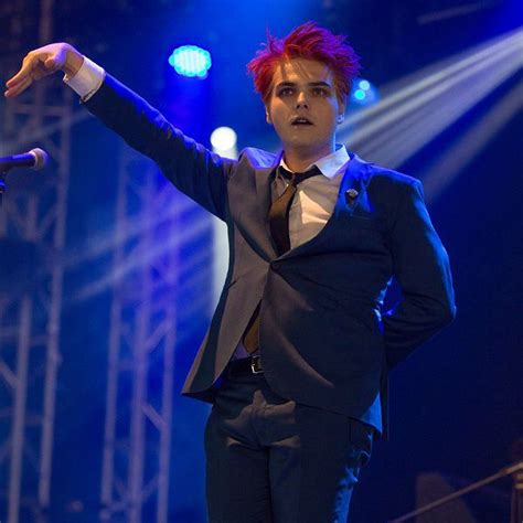 Pin By Syd Chip On Gerard Way Gerard Way Gerard Way Hesitant Alien