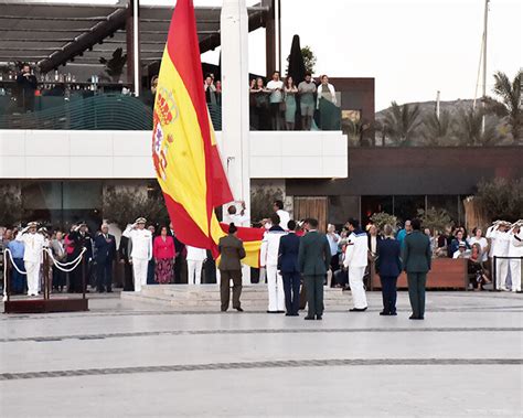 D A De Las Fuerzas Armadas Acto Solemne De Arriado De Bandera