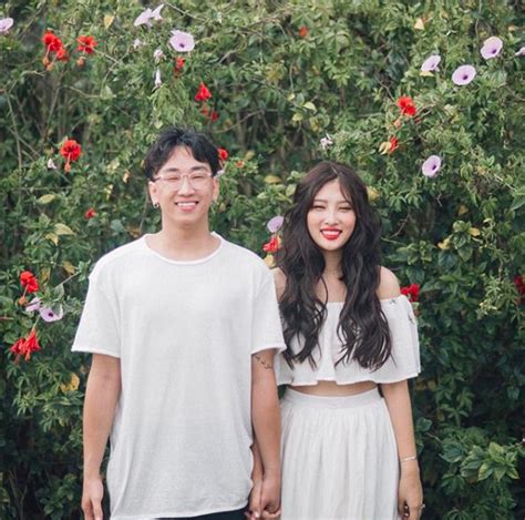 Hot mom thế hệ mới Người mở chuỗi cửa hàng kiếm tỷ tháng người có lượng followers vượt mặt