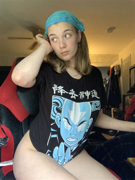 I Heard Wearing Nothing But A T Shirt Is Hot I Figured Id Give It A Go F Scrolller