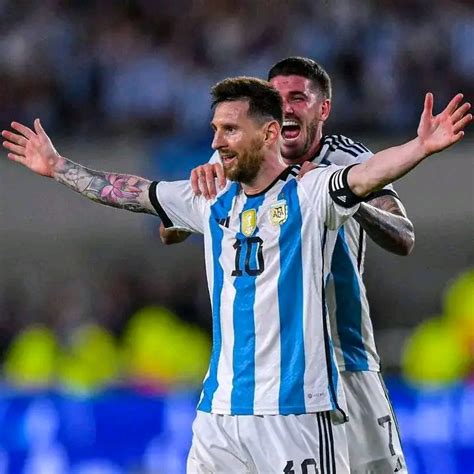 Lionel Messi Atteint La Barre Symbolique Des 800 Buts Mega Sports