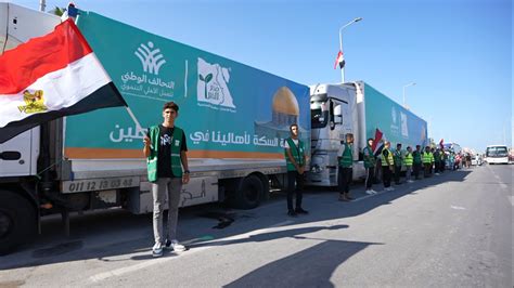 Egyptian humanitarians work nonstop at Rafah crossing to prepare aid trucks for Gaza ...