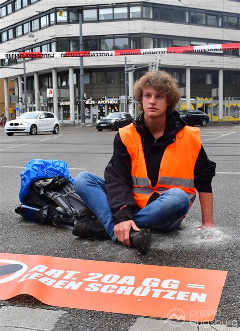 Bildergalerie Klimakleber Blockieren Berufsverkehr Am Augsburger