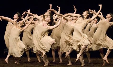 Fr Hlingsopfer Rite Of Spring Dance Evening By Pina Bausch Music Igor