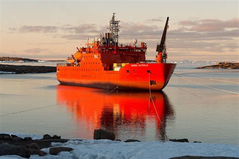 Aurora Australis contract extended — Australian Antarctic Program