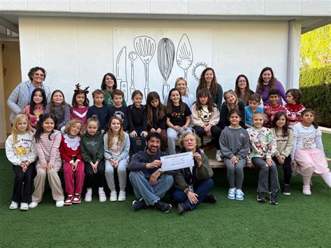 Solidarité de Noël les étudiants du CEIP Port de Xàbia collectent des