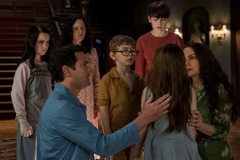 Haunting of Hill House Cast Interview | Collider