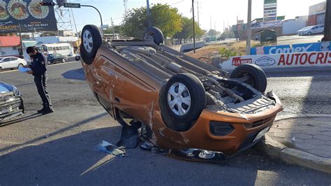 Vuelca Veh Culo Al Ser Impactado Por Un Carro Que Se Dio La Fuga En