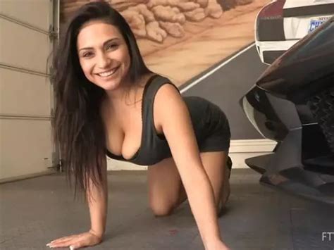 Super Squirter Sex Video