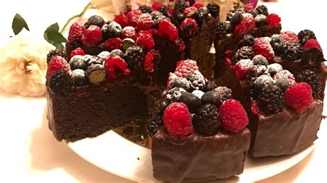 GÂTEAU TOUT CHOCOLAT avec ganache et fruits rouges très moelleux YouTube