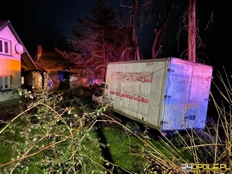 Pijany Latek Rozbi Samoch D O Ogrodzenie Posesji Pijany By