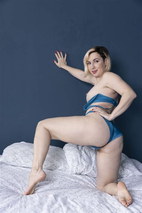 Older Nude Sluts Are Spreading Lash Thighs To Show Off Milf Hairy Pussy