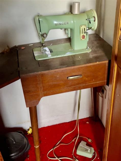 Singer built-in sewing machine : r/SewingMachinePorn 