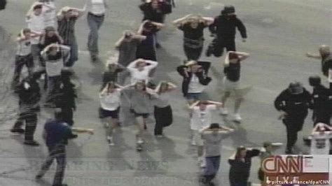 Conmemoran 20 años de la masacre de Columbine en Estados Unidos El