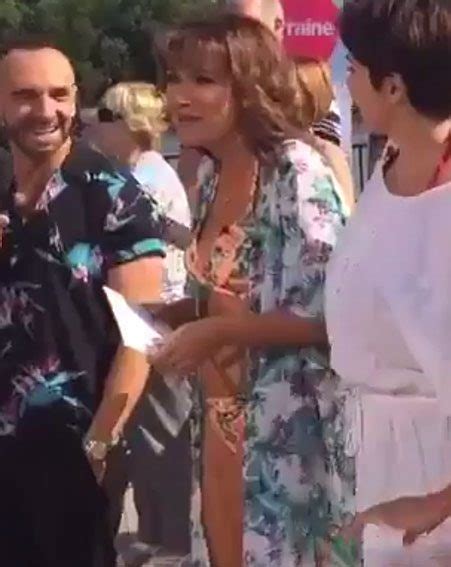Did I Just See Lorraine Kelly Do A Dance Routine In A Bikini Year Old Showered With