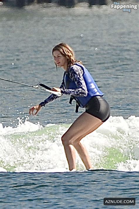 Gisele Bundchen S Sexy Bikini Beach Day In Miami AZNude